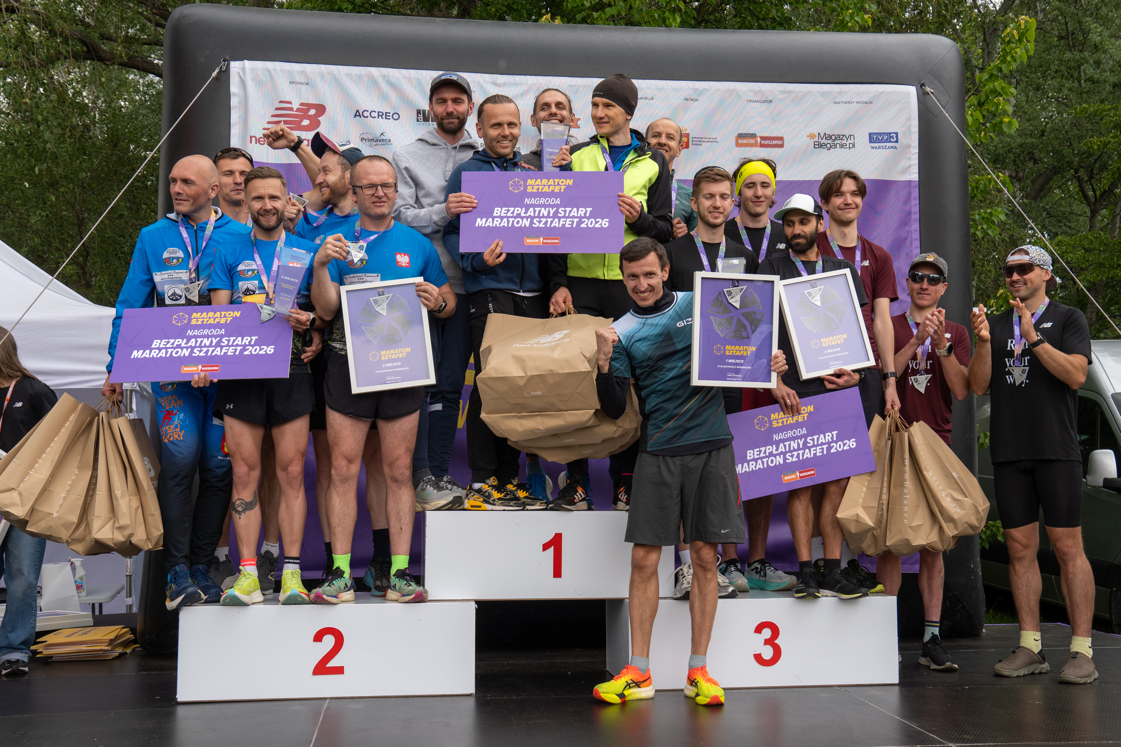 19. Maraton Sztafet na 700 drużyn. Na Kępie Potockiej ścigało się prawie 4 tys. biegaczy