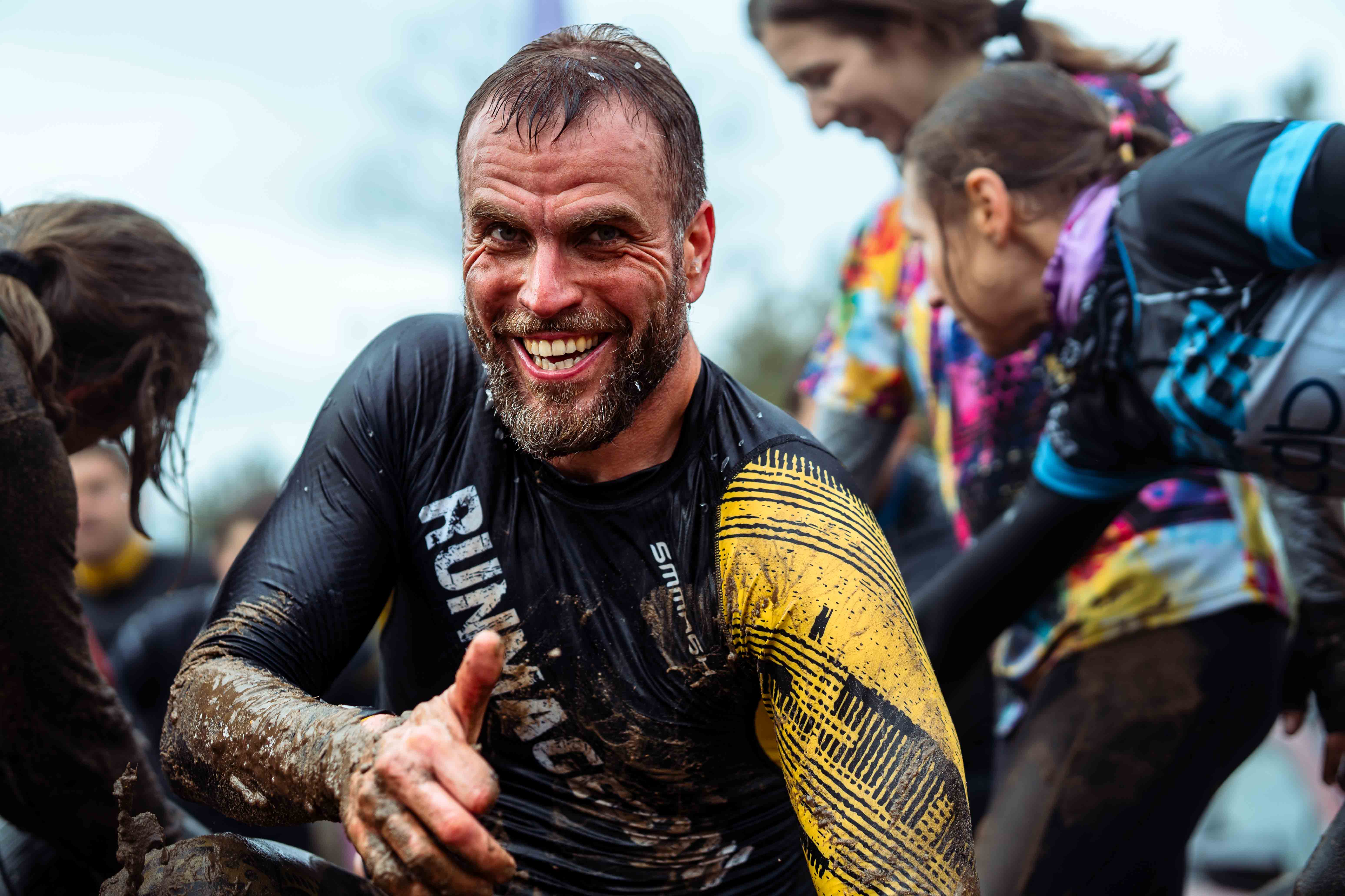 Na Runmageddonie garnitury ustąpiły miejsca błotu. Skąd sukces Biznes Ligi?