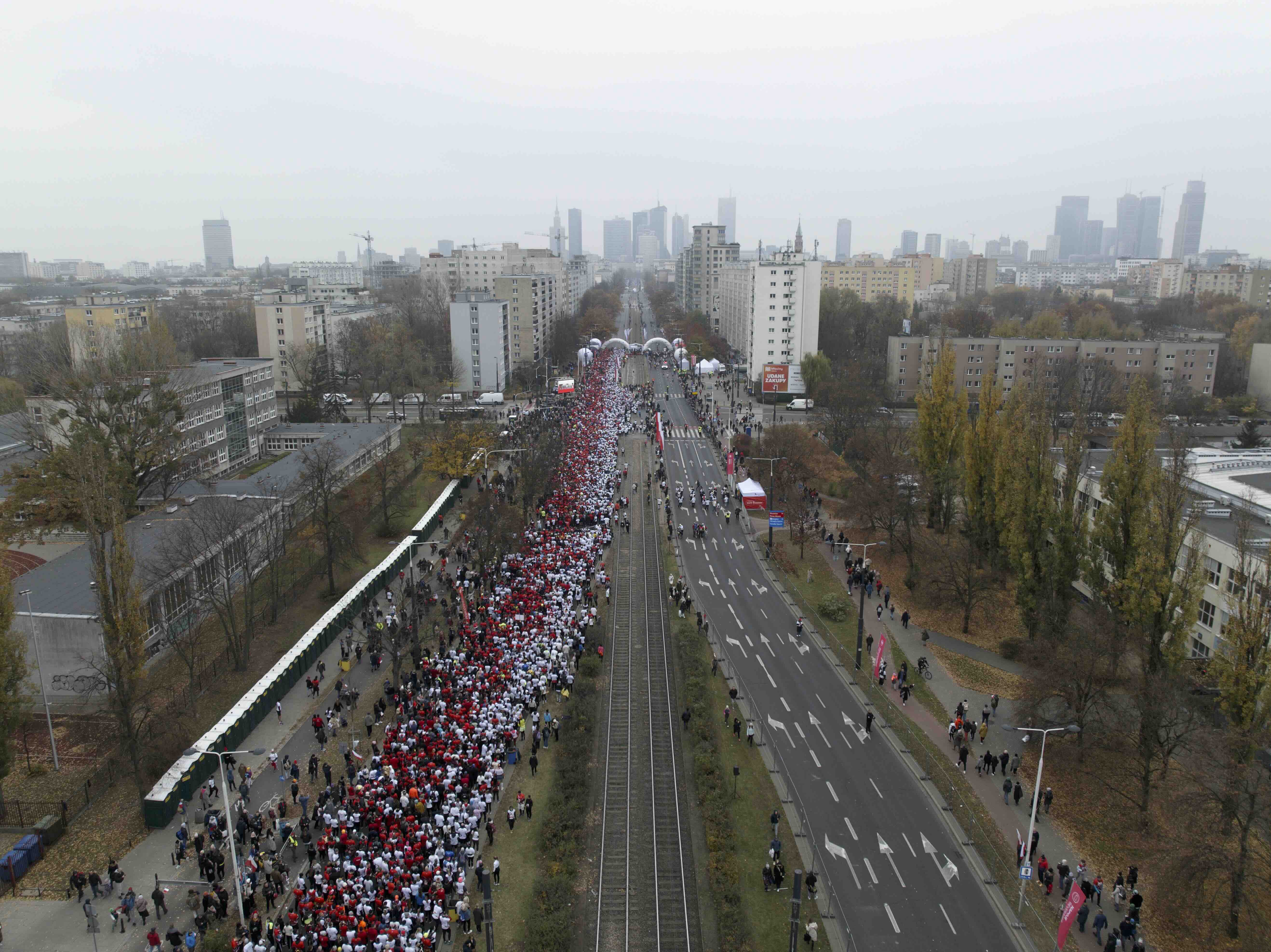 Elżbieta Glinka pobiła rekord Polski na 10 km! Wielkie świętowanie niepodległości