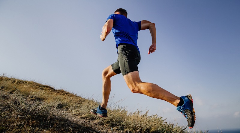 Jak biegać z górki, by się nie przewrócić? Wskazówki od ekspertów