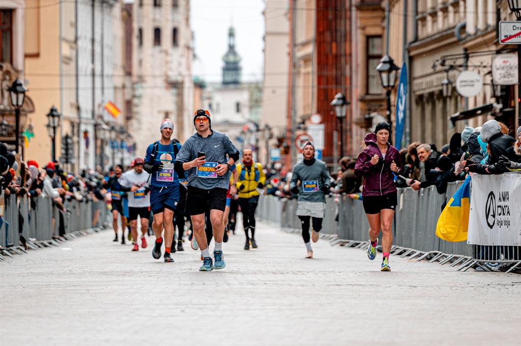 TAURON 23. Cracovia Maraton w niedzielę. Tysiące biegaczy na starcie