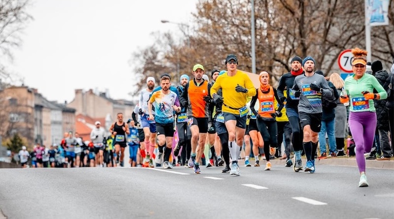 TAURON 23. Cracovia Maraton w niedzielę. Tysiące biegaczy na starcie