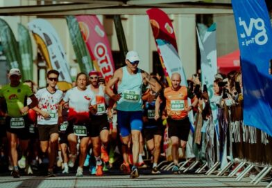 Półmaraton Wałbrzych znów przyciągnął tysiące biegaczy. Korona robi różnicę Półmaraton Wałbrzych znów przyciągnął tysiące biegaczy. Korona robi różnicę