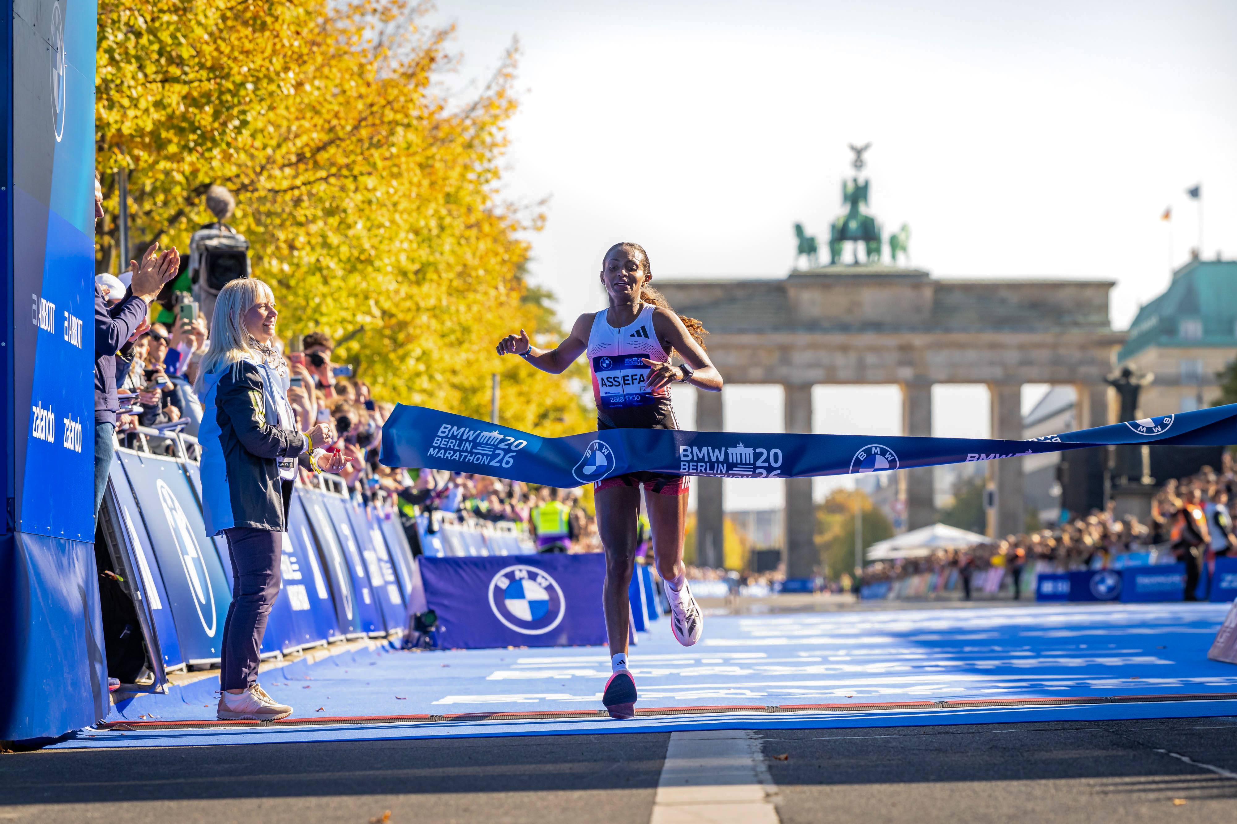 Tigst Assefa była o krok od rekordu świata. Dramatyczna końcówka maratonu w Berlinie